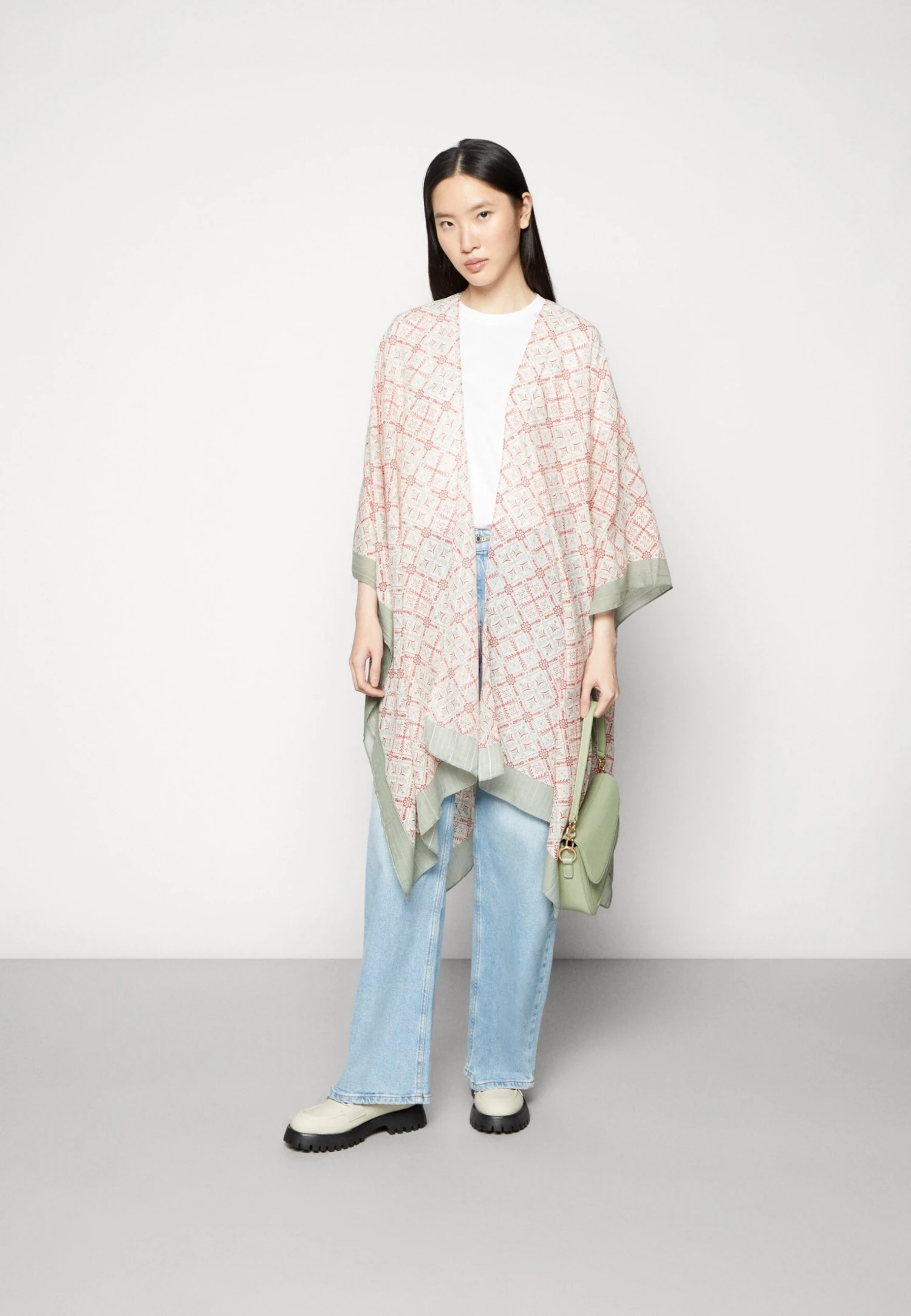 Anna Field Cape - Pink 4 Anna Field Cape - Pink – Image 2