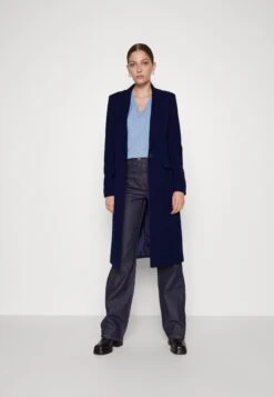 Anna Field -Anna Field 488db90d047c4e1a915ddd708748a000