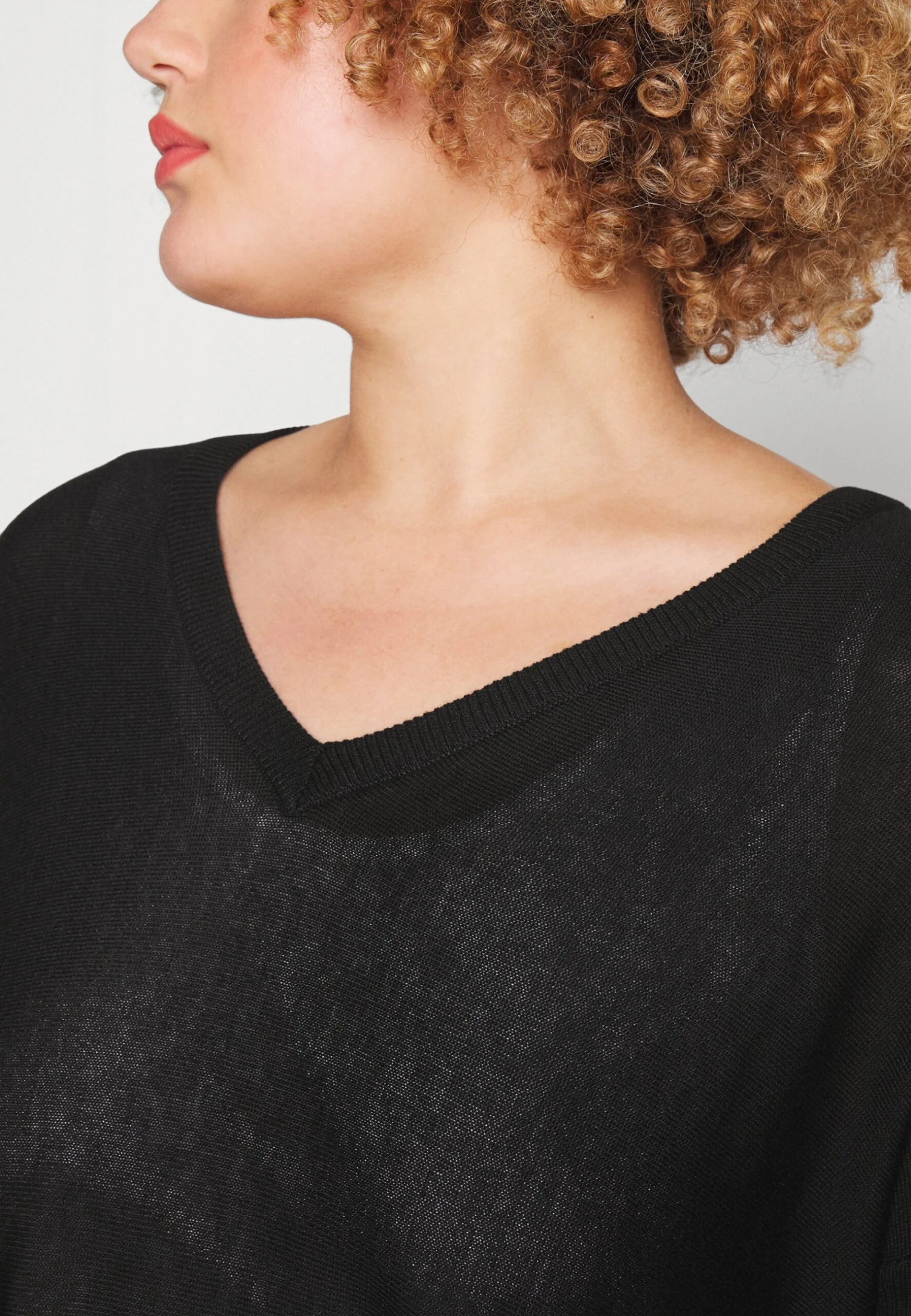 Plus Size - Pullover - Black 7 Plus Size - Pullover - Black – Image 5