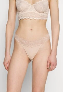 Anna Field 5 Pack - String - White/Nude -Anna Field b92e111a47e54a628a1d61f08154857f