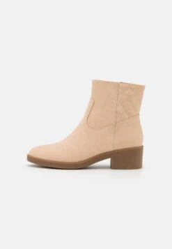 Anna Field -Anna Field c3123576018b483dad75b2ba325f9830